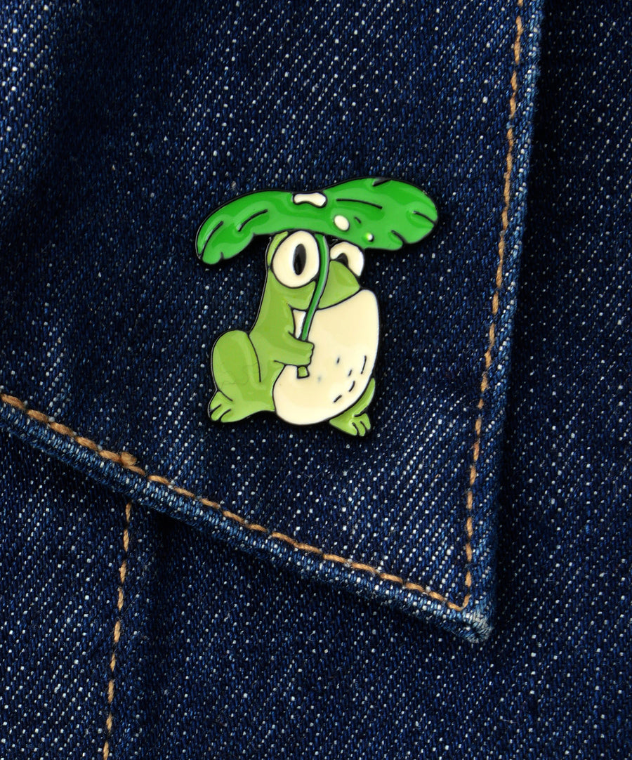 Pin - Frog on leaf