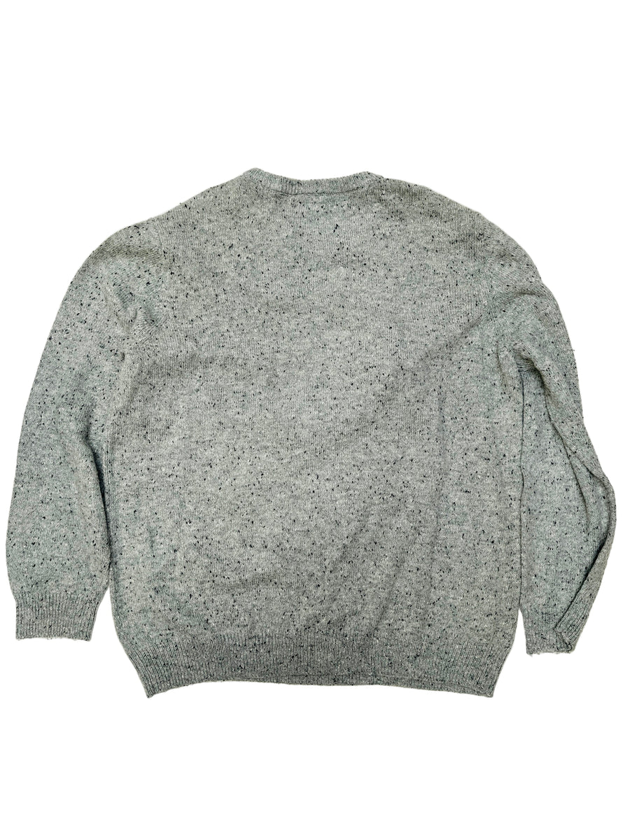 Ez a pulóver, egy használt darab a Szputnyik Shop gondosan válogatott vintage kollekciójából, amely már őrzi a karácsony varázslatos hangulatát. Ajándékozd meg a bolygót azzal, hogy idén egy preloved darabot vásárolsz!