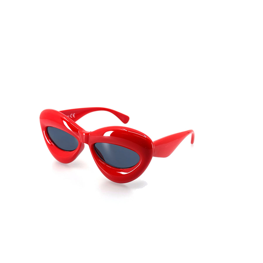 Pufi, UFO szerű, piros színű műanyag szemüveg.