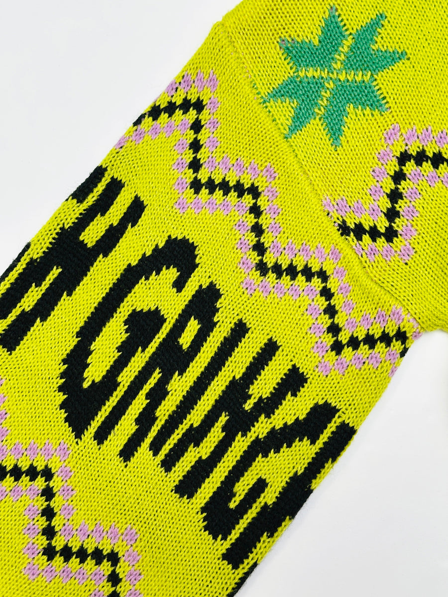 Ez a pulóver, egy használt darab a Szputnyik Shop gondosan válogatott vintage kollekciójából, amely már őrzi a karácsony varázslatos hangulatát. Ajándékozd meg a bolygót azzal, hogy idén egy preloved darabot vásárolsz!