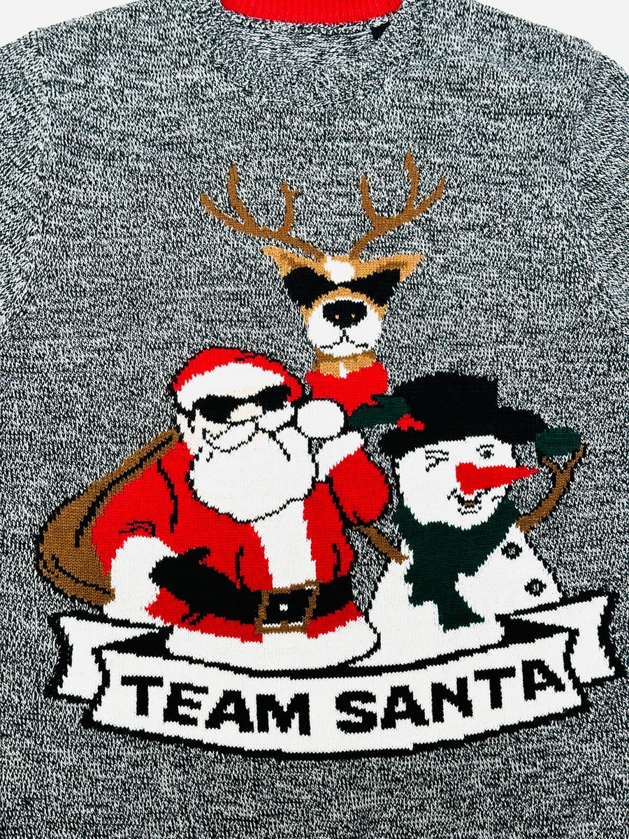 Ez a pulóver, egy használt darab a Szputnyik Shop gondosan válogatott vintage kollekciójából, amely már őrzi a karácsony varázslatos hangulatát. Ajándékozd meg a bolygót azzal, hogy idén egy preloved darabot vásárolsz!