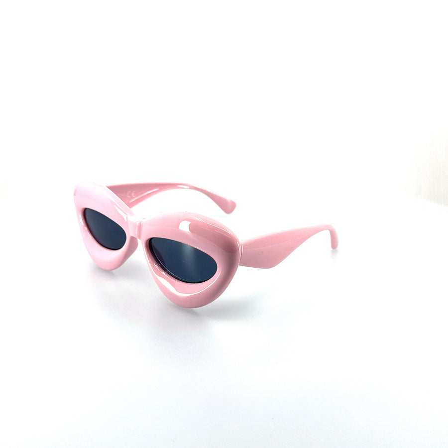 Pufi, UFO szerű, rózsaszín színű műanyag szemüveg. 