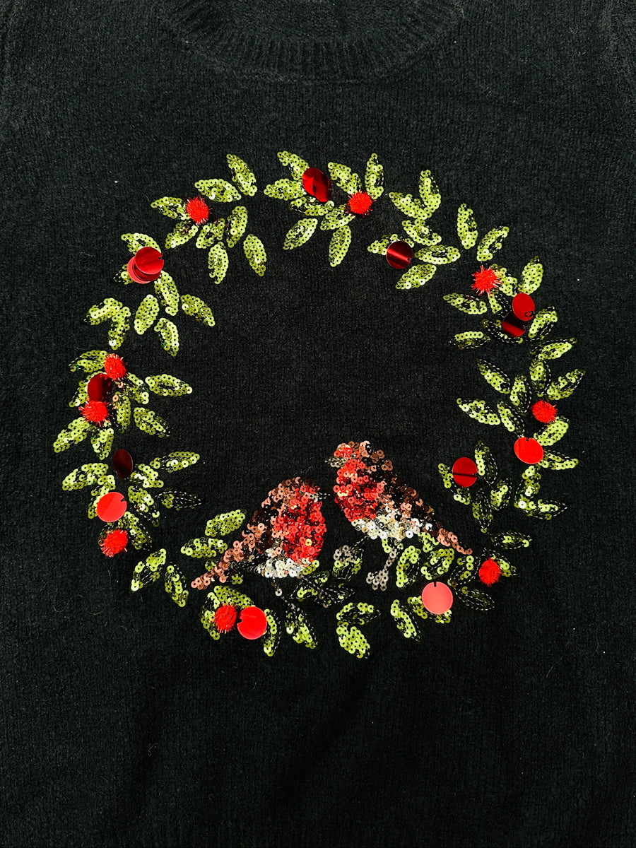 Ez a pulóver, egy használt darab a Szputnyik Shop gondosan válogatott vintage kollekciójából, amely már őrzi a karácsony varázslatos hangulatát. Ajándékozd meg a bolygót azzal, hogy idén egy preloved darabot vásárolsz!