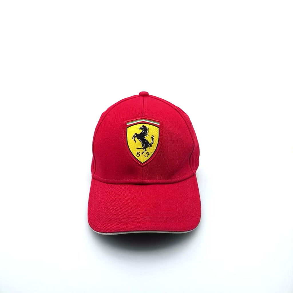 Eredeti, vintage Ferrari baseball sapka, állítási lehetőséggel. Piros színű.