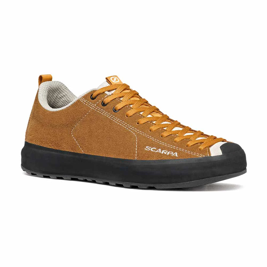 Scarpa Mojito Wrap a hegymászó cipők világa ihlette városi terep cipő Cognac színben.