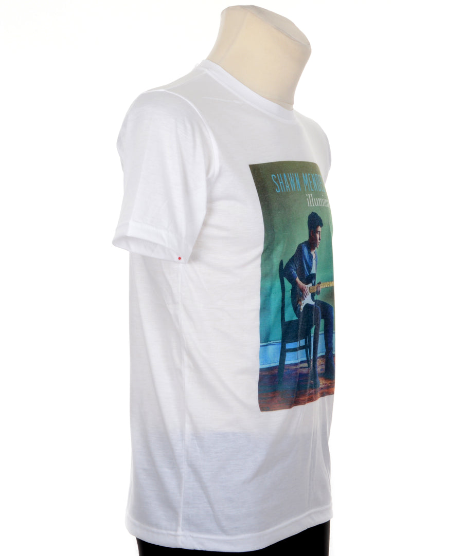 Klasszikus fazonú, Shawn Mendes mintájú zenekaros férfi póló.