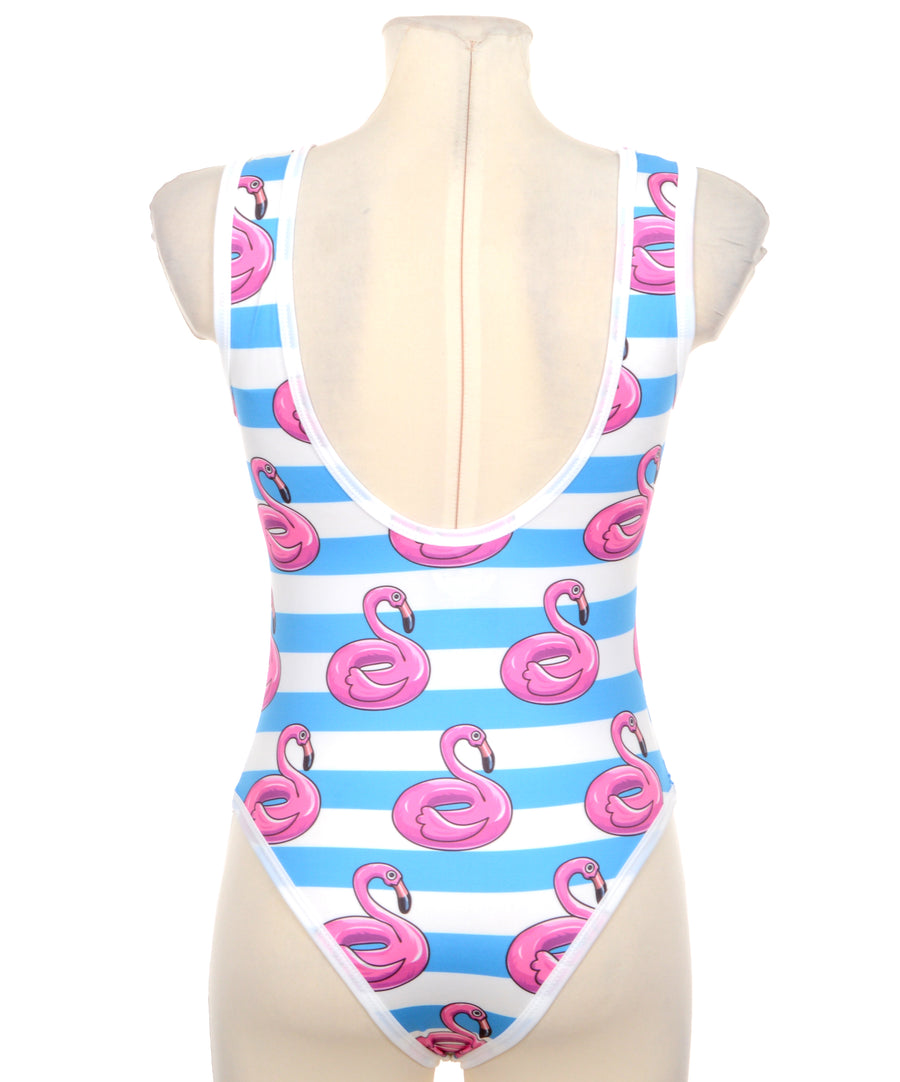 Klasszikus fazonú, sportos fürdőruha flamingó úszógumi mintával.