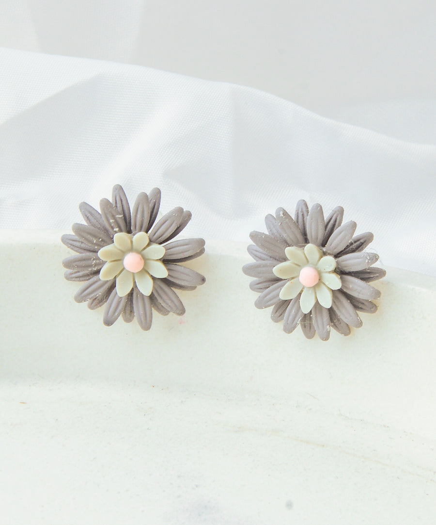 Earrings - Gray flower