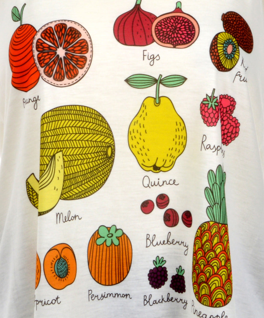 Bővülő szabású női pamut trikó, gyümölcsös mintával.