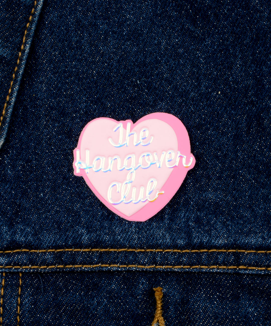 The Hangover Club feliratos szív alakú, M3 ragasztóval ellátott ruhamatrica