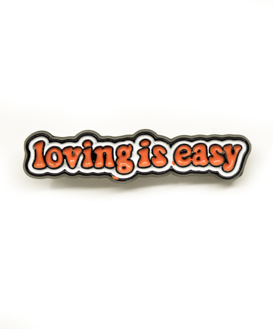 Kitűző - Loving is easy