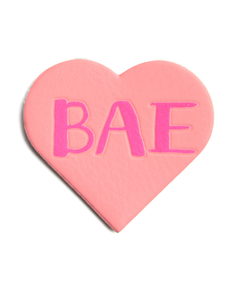 BAE feliratos szív alakú matrica