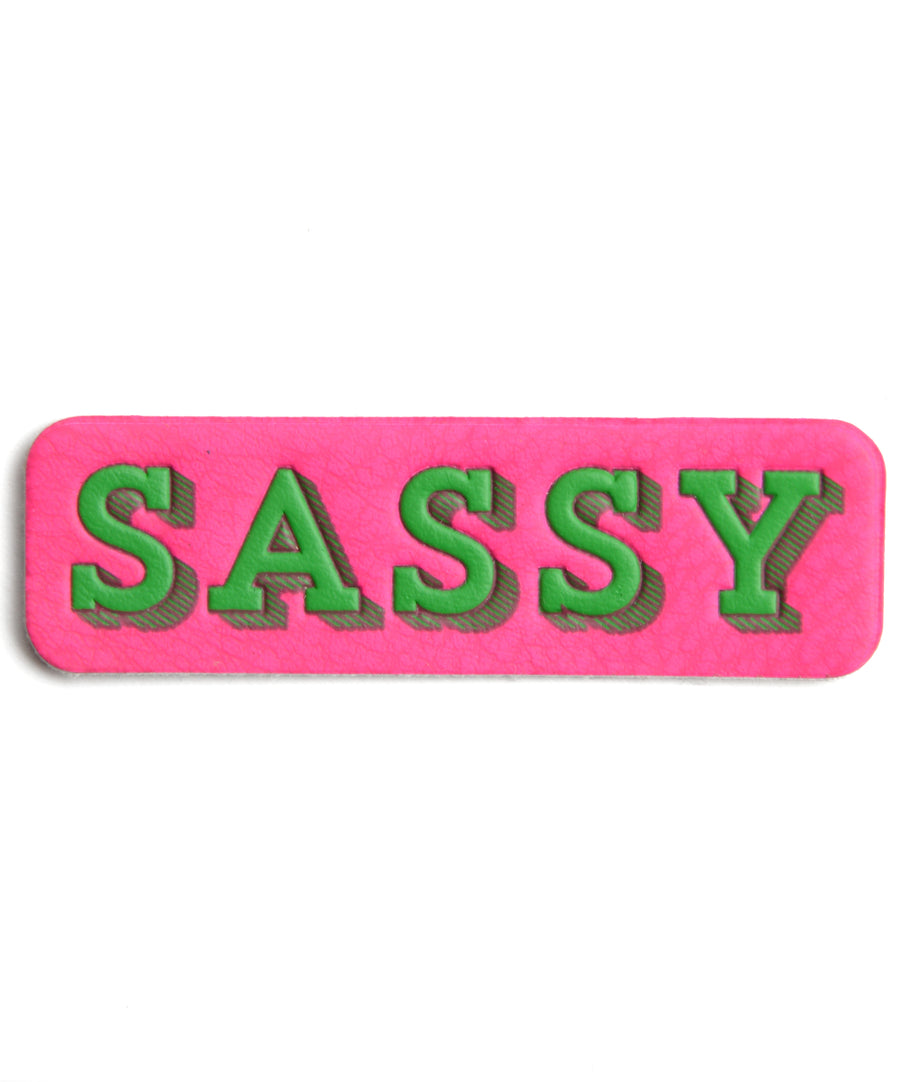 Sassy feliratos rózsaszín matrica
