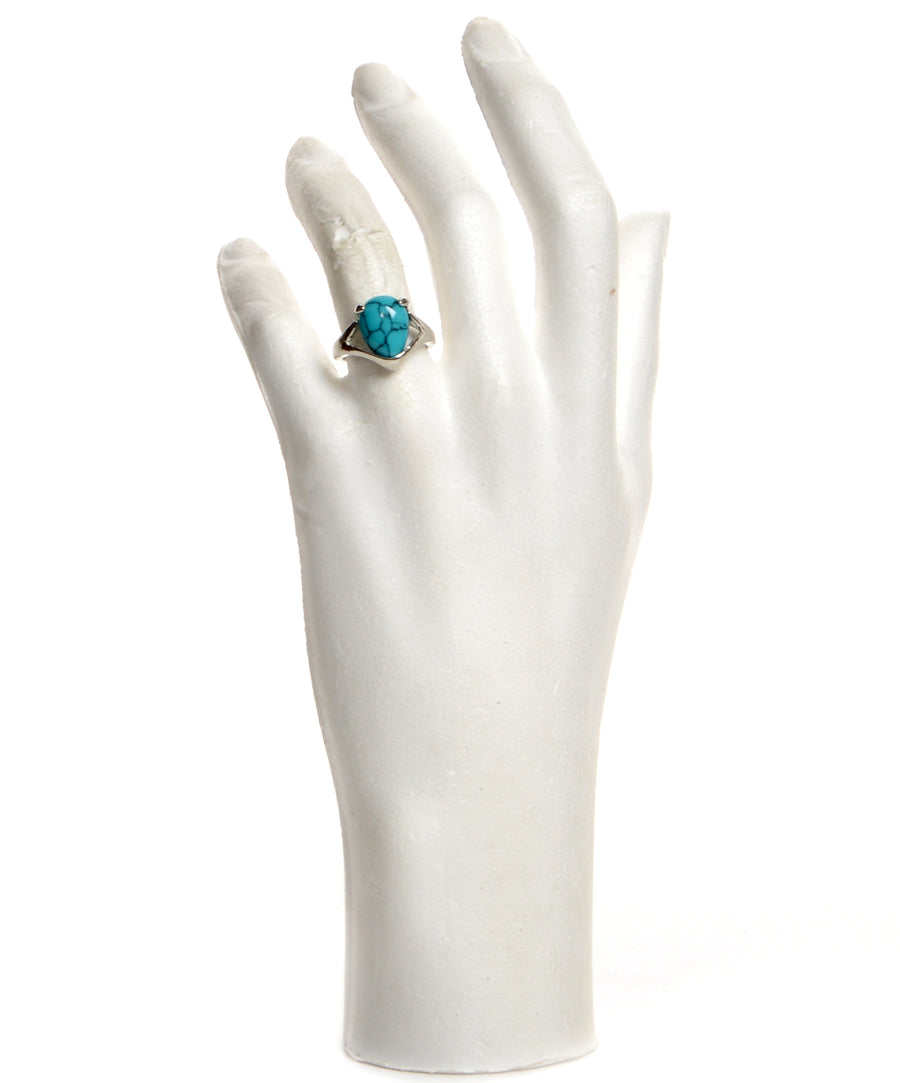 Filigrán ezüst gyűrű, türkiz szerű műgyanta dísszel.